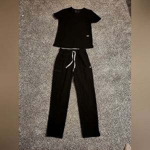 FIGS black scrub set